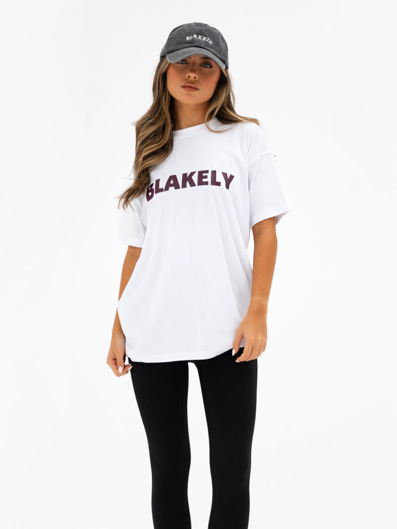Sophia Oversized T-Shirt - Weiß & Dunkle Kirsche
