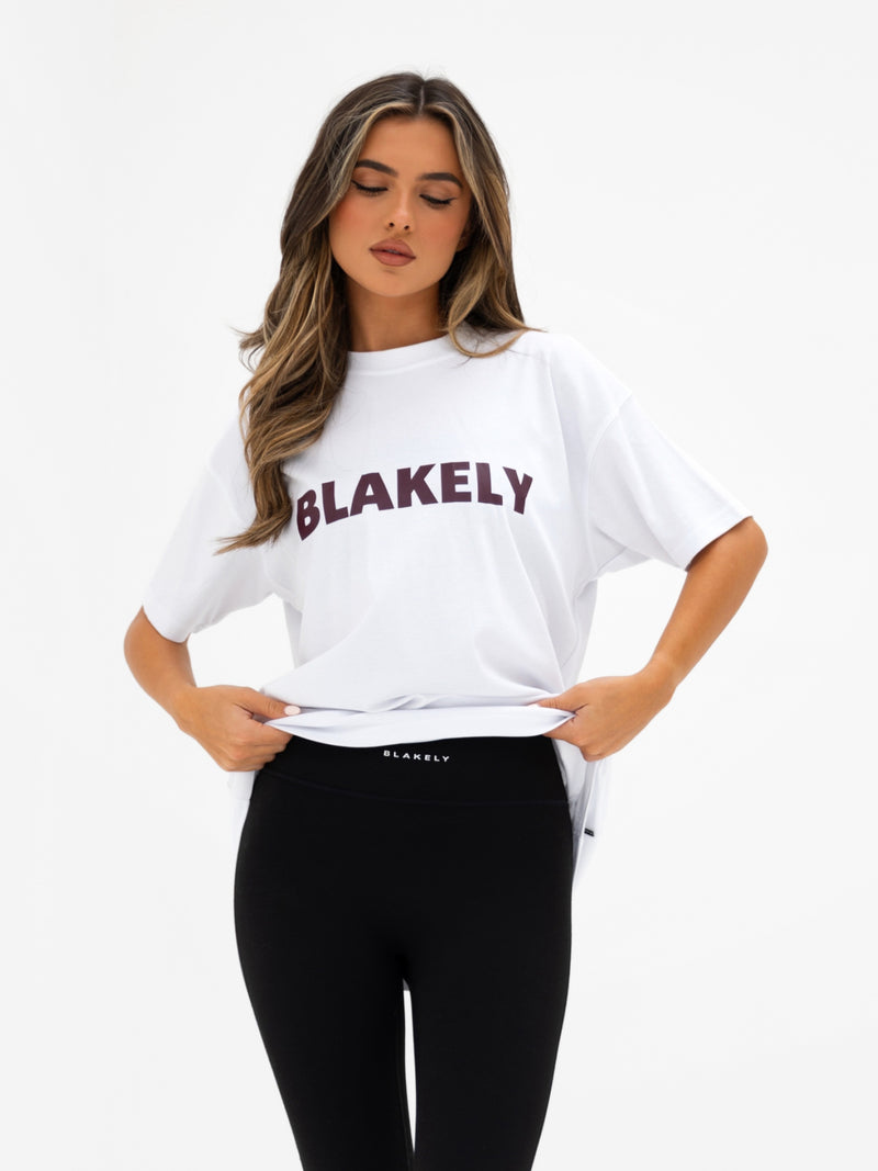 Sophia Oversized T-Shirt - Weiß & Dunkle Kirsche