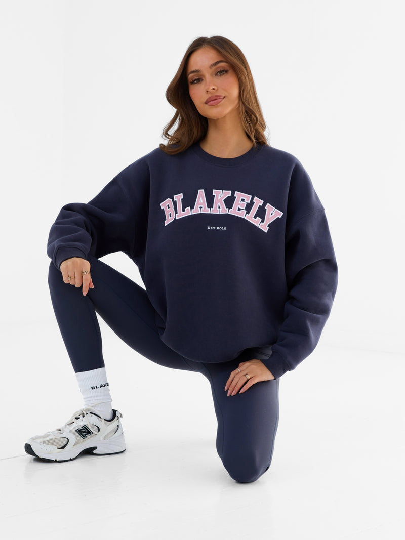 Varsity Oversized Jumper - Echtes Marineblau und Vintage-Rosa