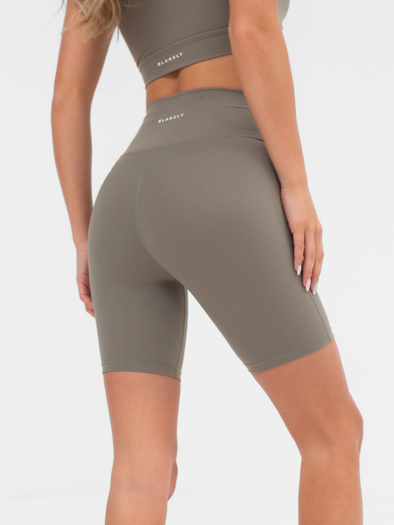 Ultimate Active Shorts - Safarigrün