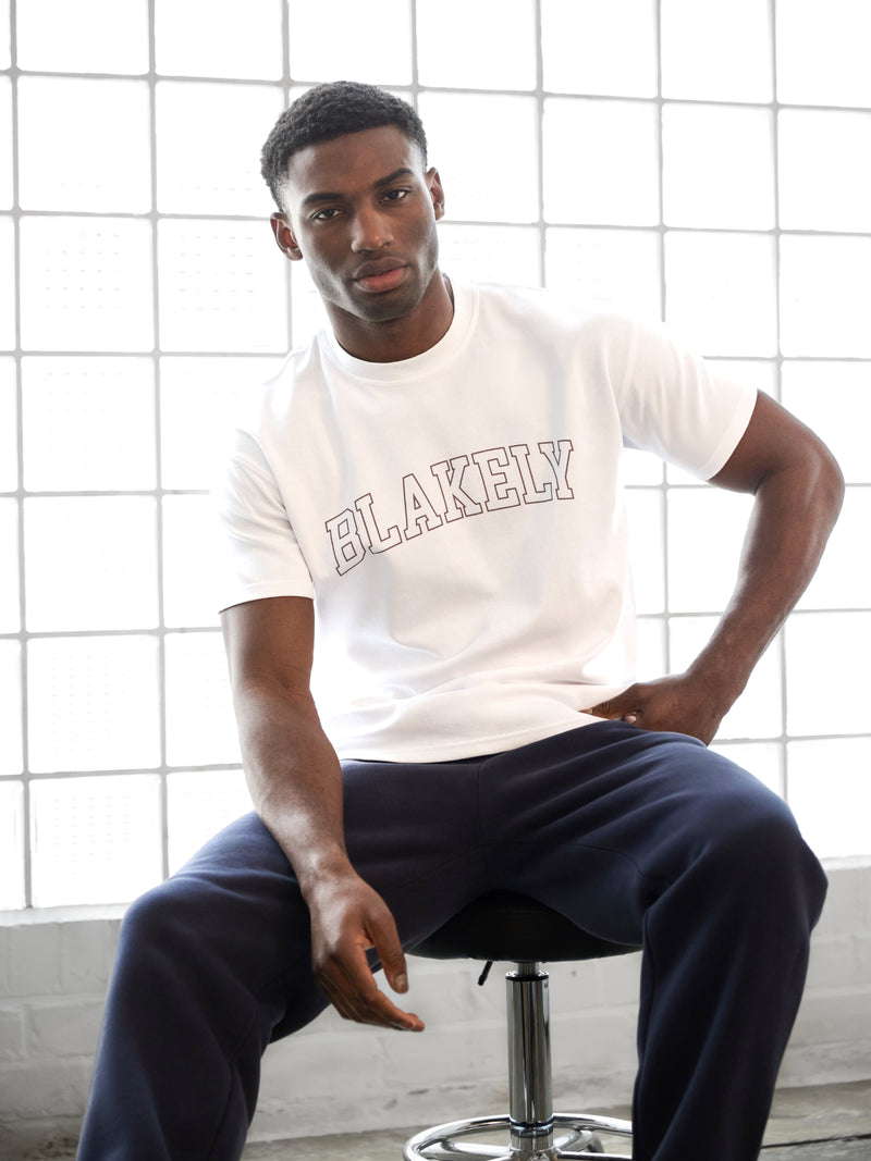 Outline Varsity Relaxed T-Shirt - Weiß & Altburgund