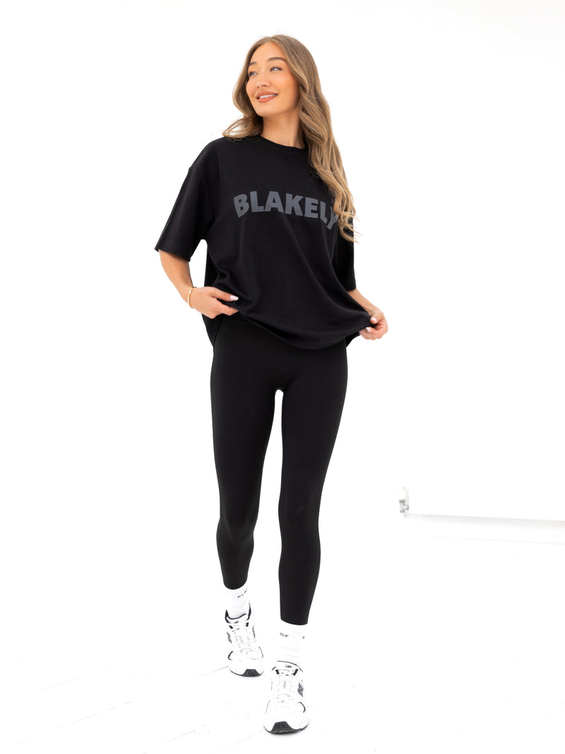 Studio Ultra Oversized T-Shirt - Tonales Schwarz