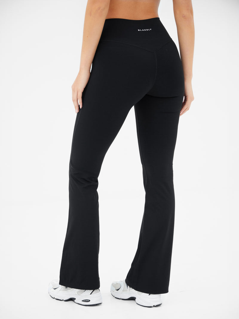 Ultimate Flared Leggings - Schwarz
