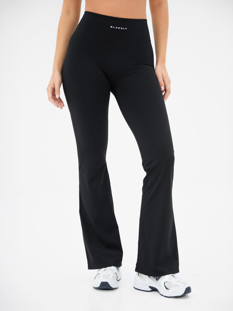 Ultimate Flared Leggings - Schwarz