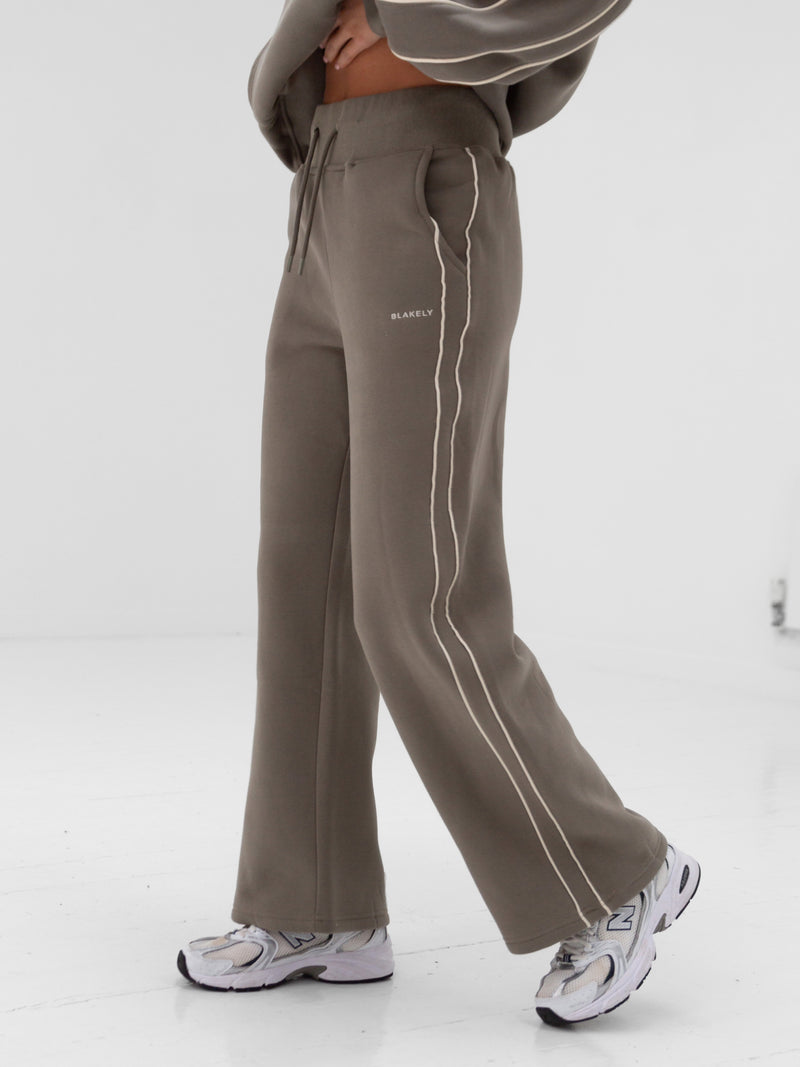 Apex Wide Leg Sweatpants - Safarigrün
