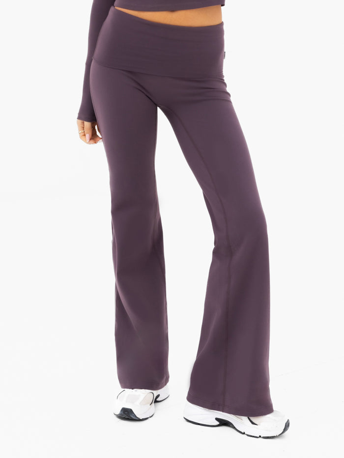 Ultimate Soft Lifestyle Flares - Pflaume