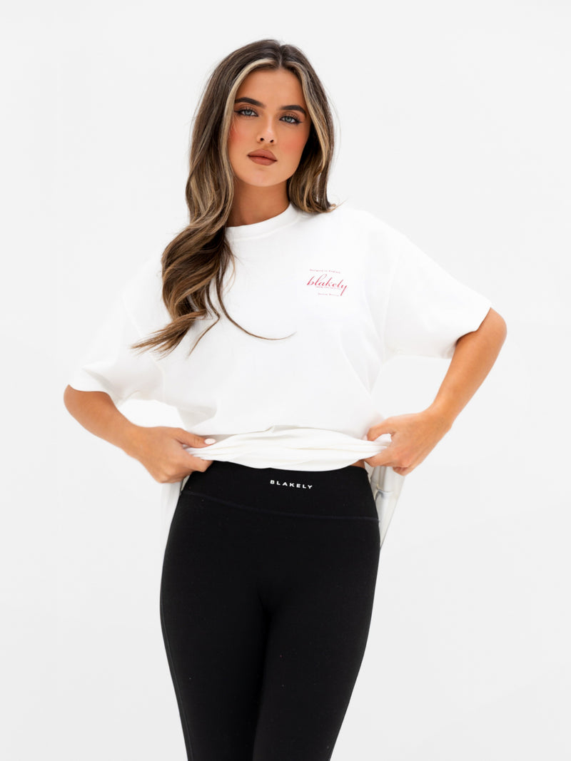 Georgia Oversized Script T-Shirt - Flaches Weiß