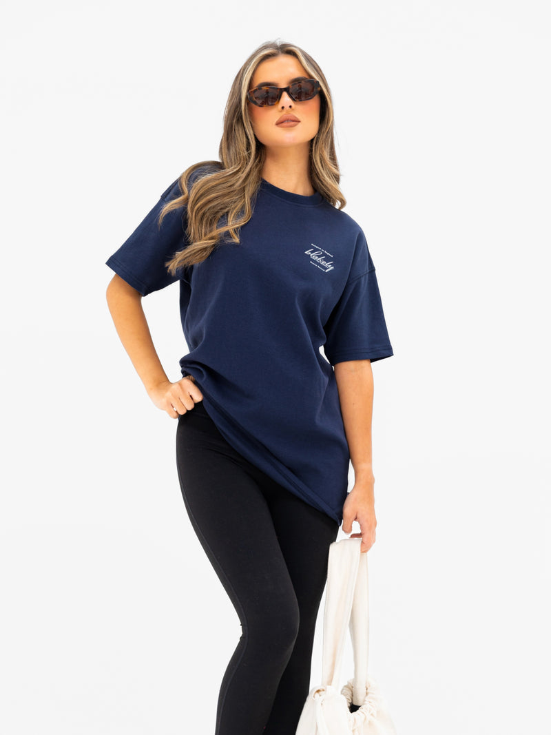 Georgia Oversized Script T-Shirt - Echtes Marineblau