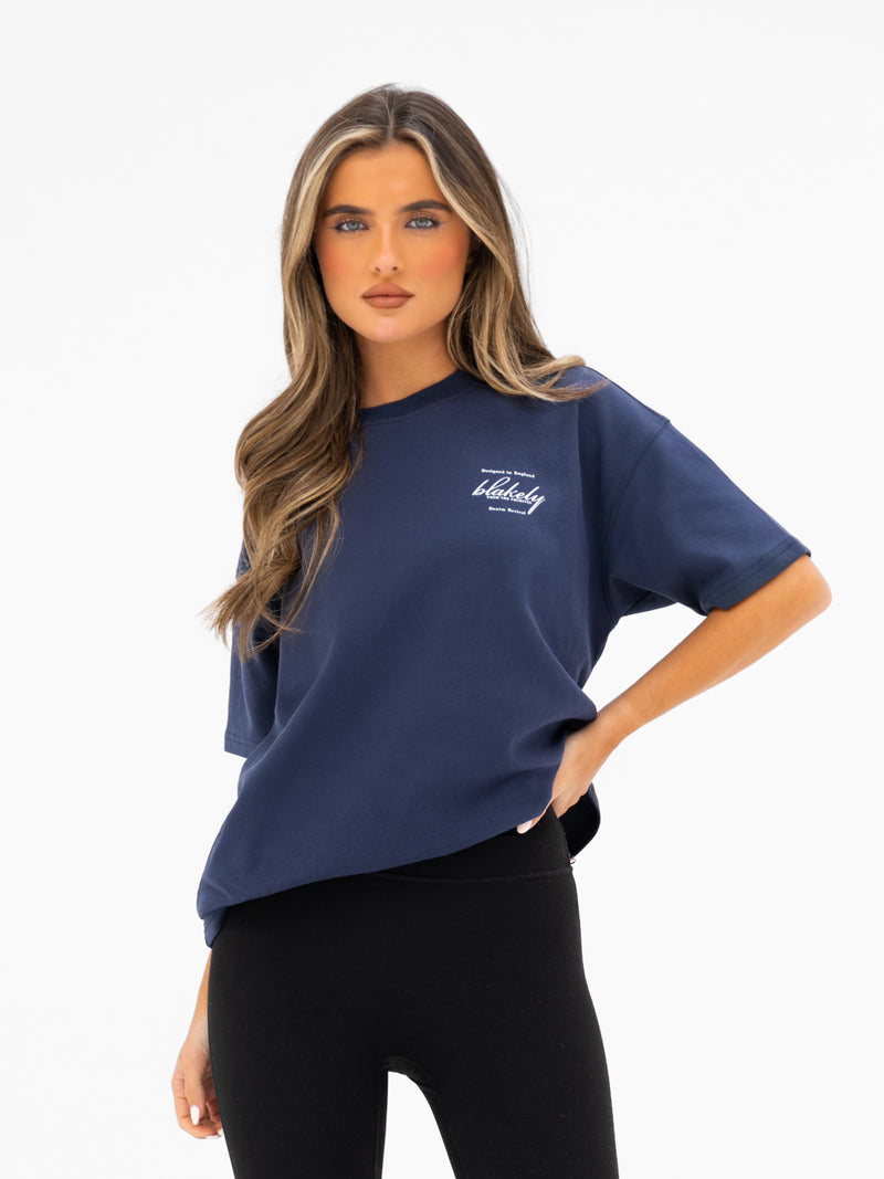 Georgia Oversized Script T-Shirt - Echtes Marineblau
