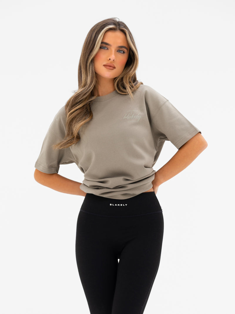 Georgia Oversized Script T-Shirt - Safarigrün