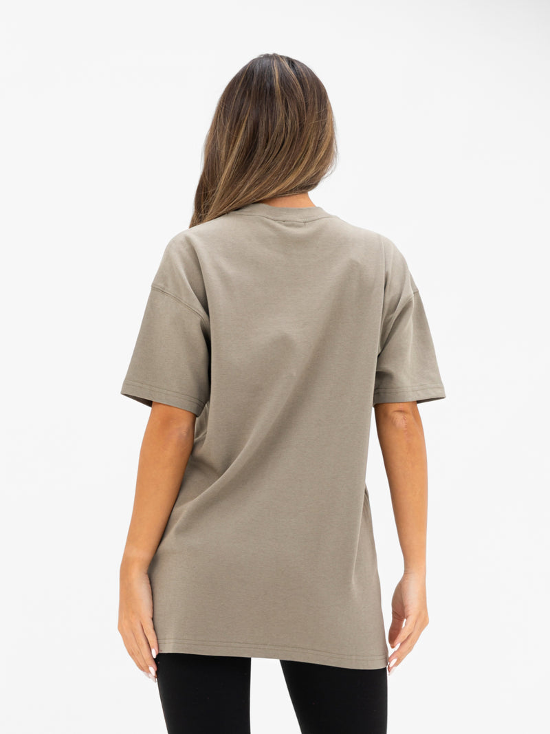 Georgia Oversized Script T-Shirt - Safarigrün