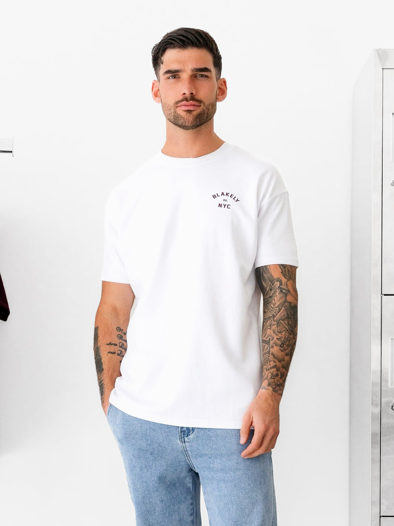 NYC Relaxed T-Shirt - Weiß und dunkles Burgunderrot