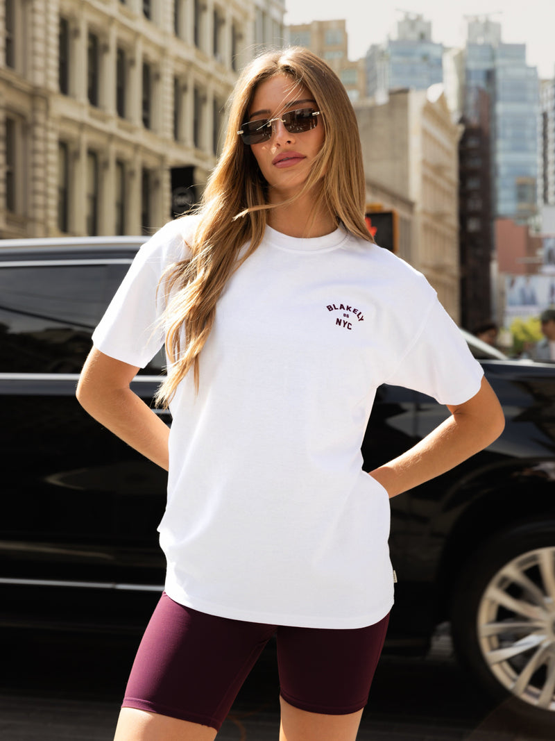 NYC Oversized T-Shirt - Weiß und dunkle Kirsche
