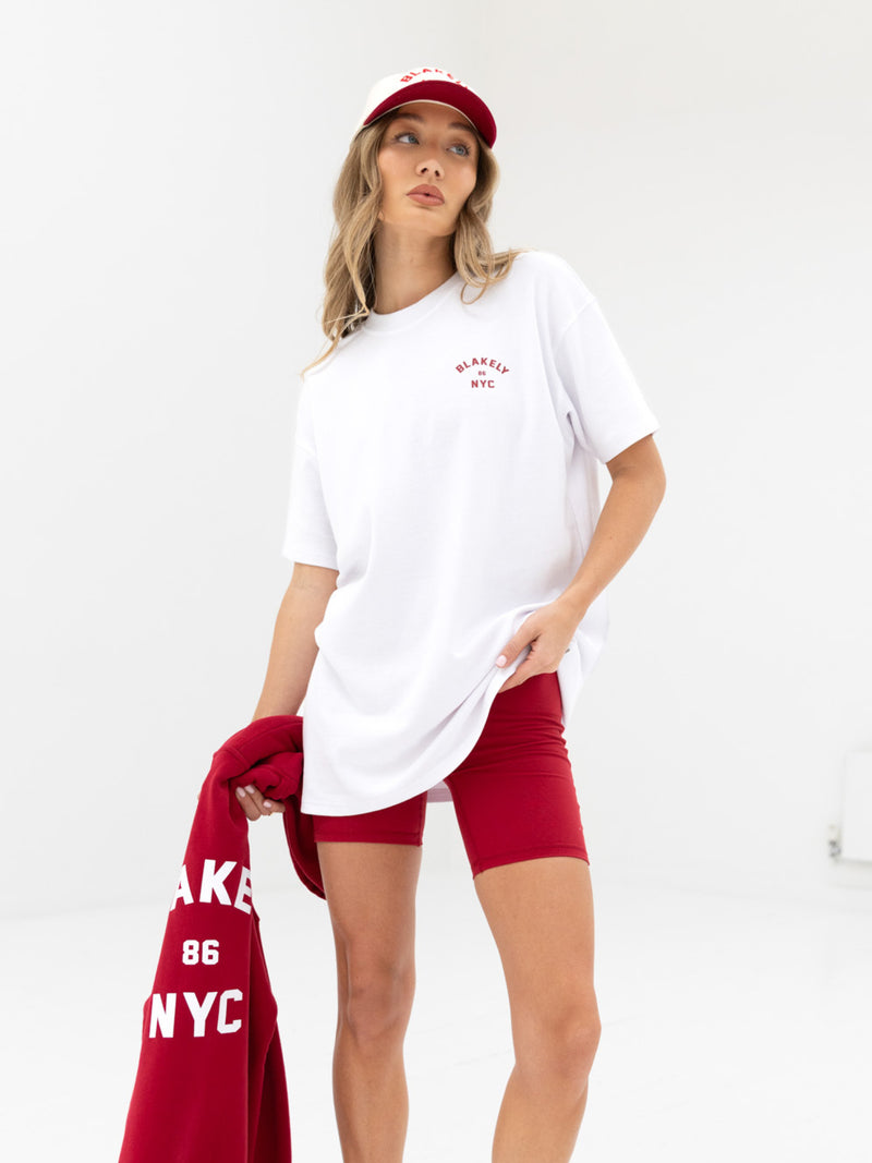 NYC Oversized T-Shirt & Active Shorts Set - Kersenrood en wit