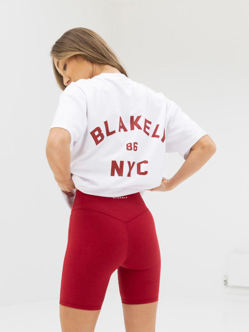 NYC Oversized T-Shirt & Active Shorts Set - Kersenrood en wit