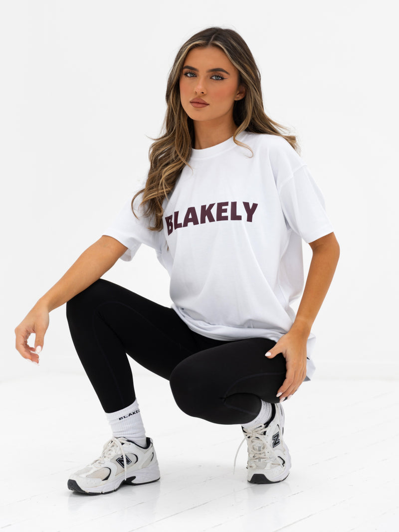Sophia Oversized T-Shirt - Weiß & Dunkle Kirsche