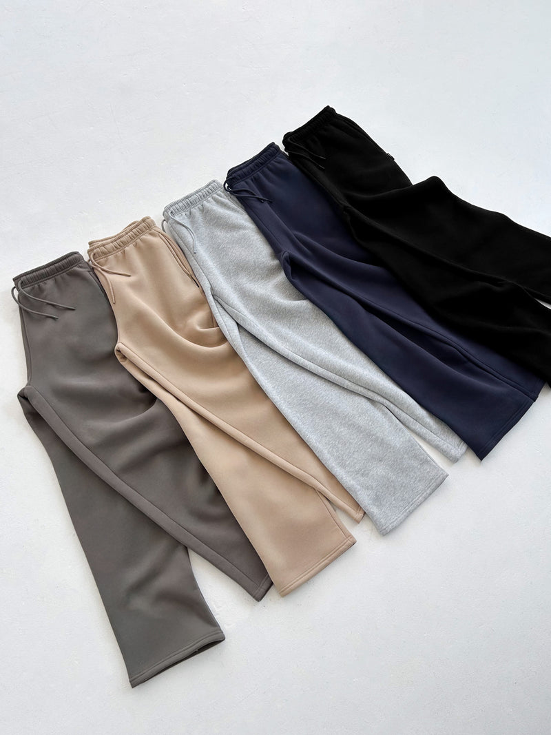 Blakely Straight Leg Sweatpants - Black