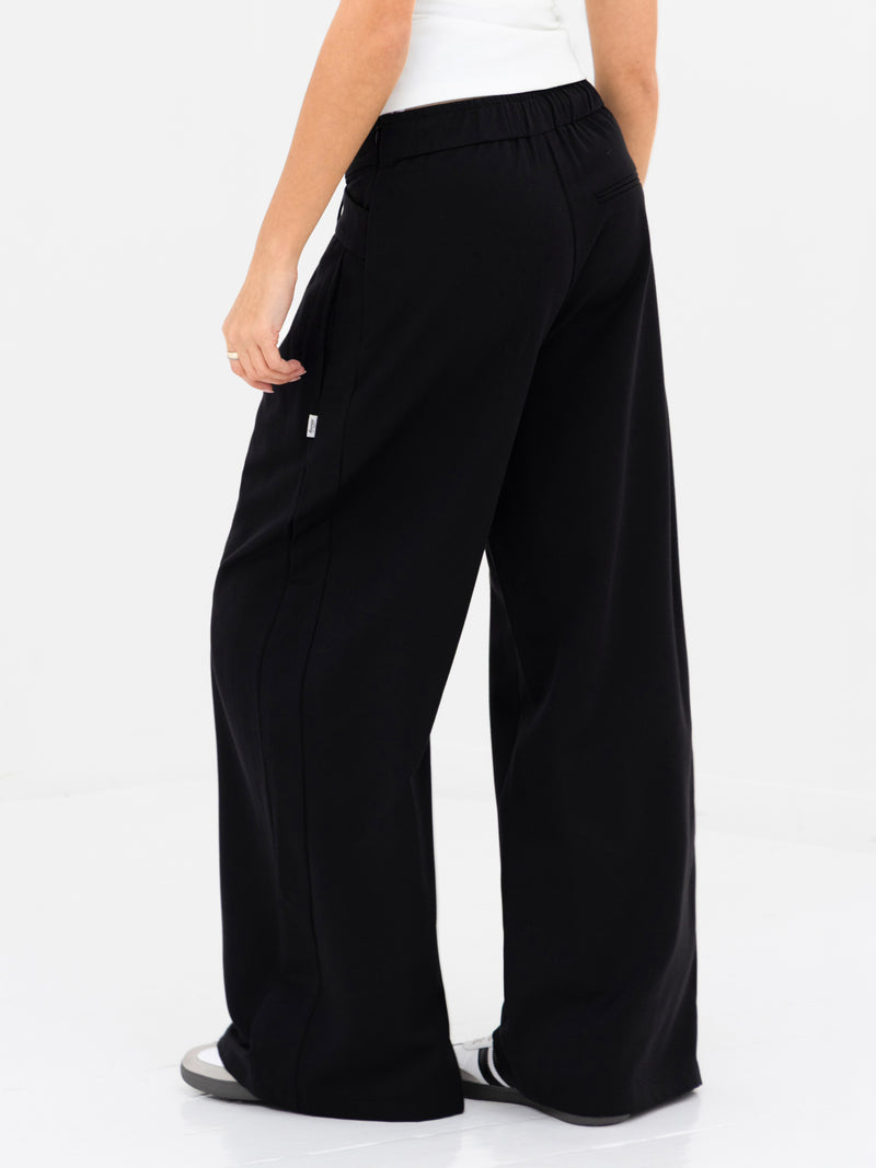 Kady Cross Over Trousers - Zwart