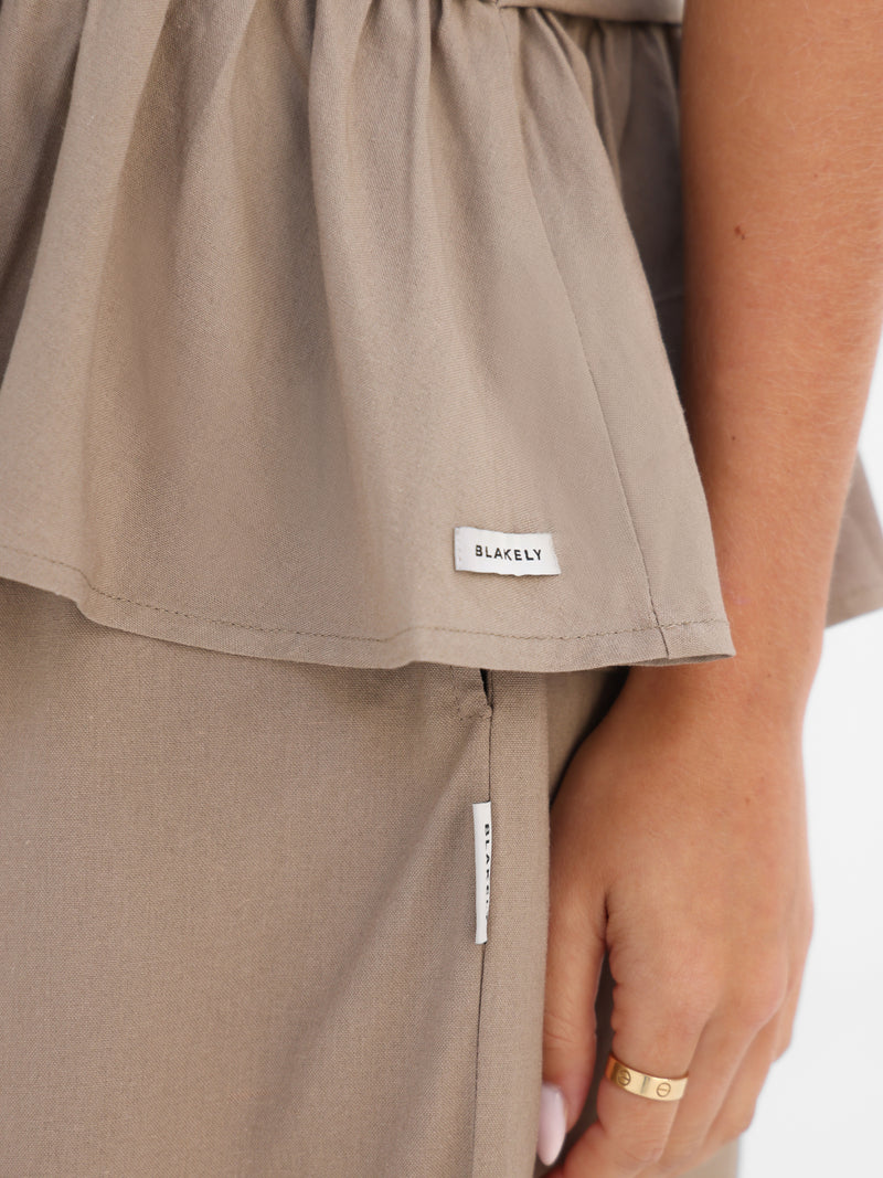 Alessia Linen Frill Top - Bräunen