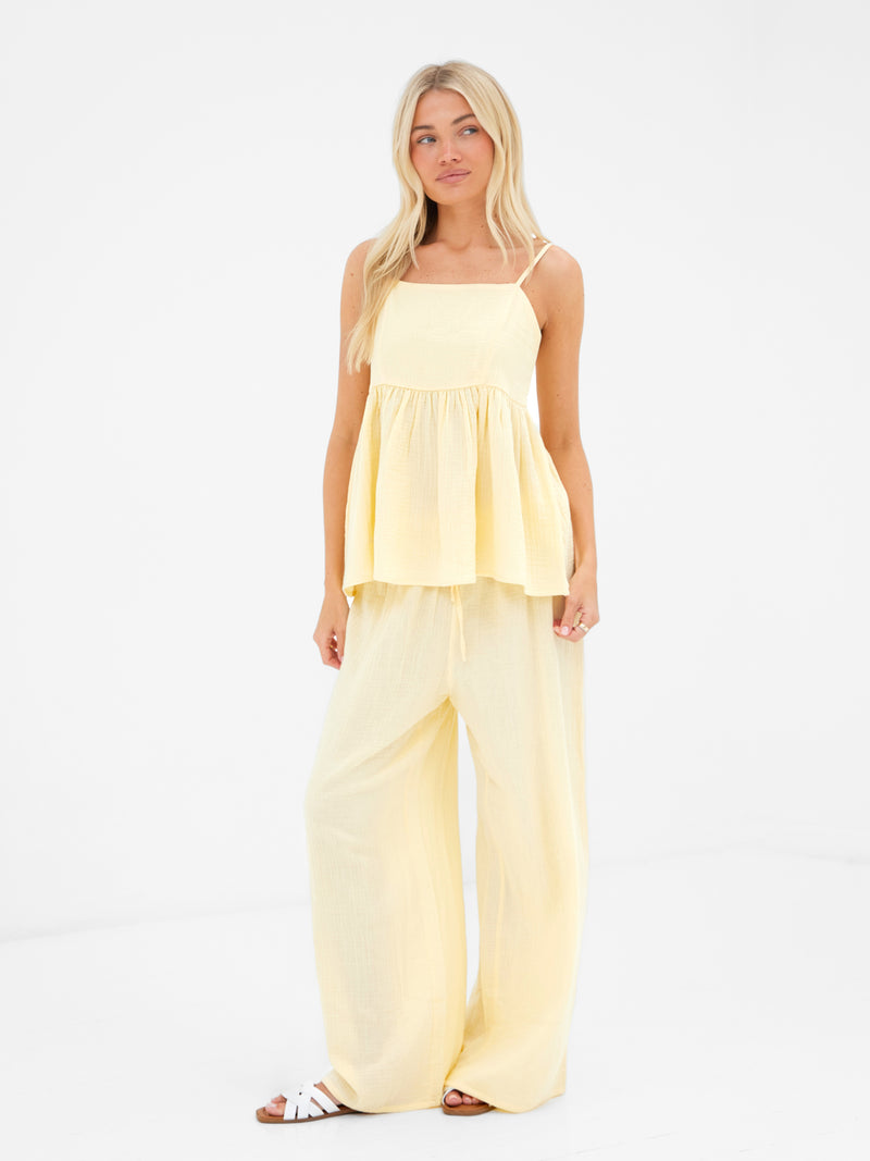 Mila Peplum Top - Buttergelb
