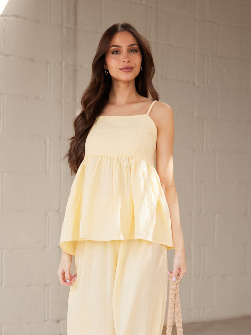 Mila Peplum Top - Buttergelb