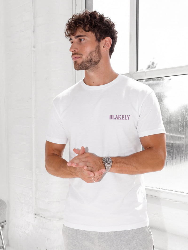 Colby Chocolate Print Relaxed T-Shirt - Weiß & Lila