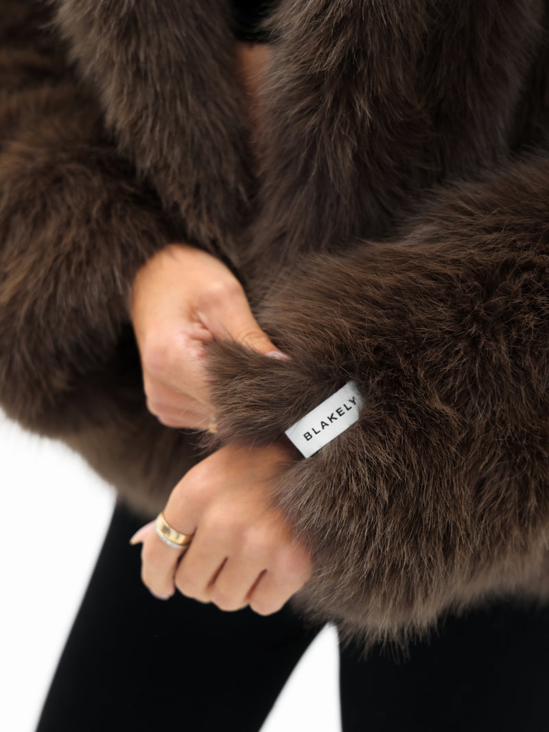 Gigi Faux Fur Hooded Coat - Dunkelbraun