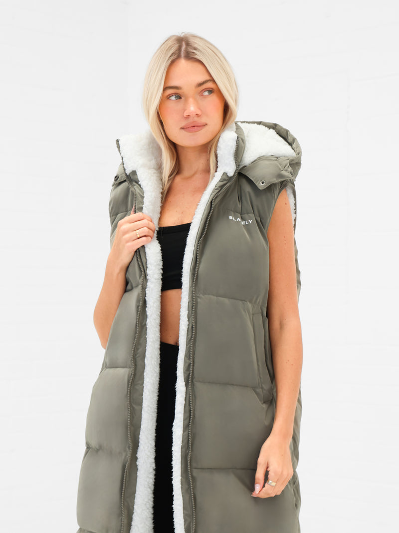 Mya Longline Fluffy Puffer Gilet - Safarigrün