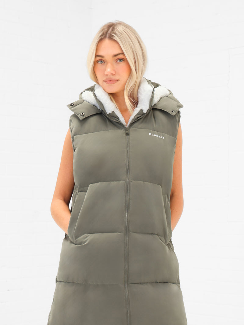 Mya Longline Fluffy Puffer Gilet - Safarigrün