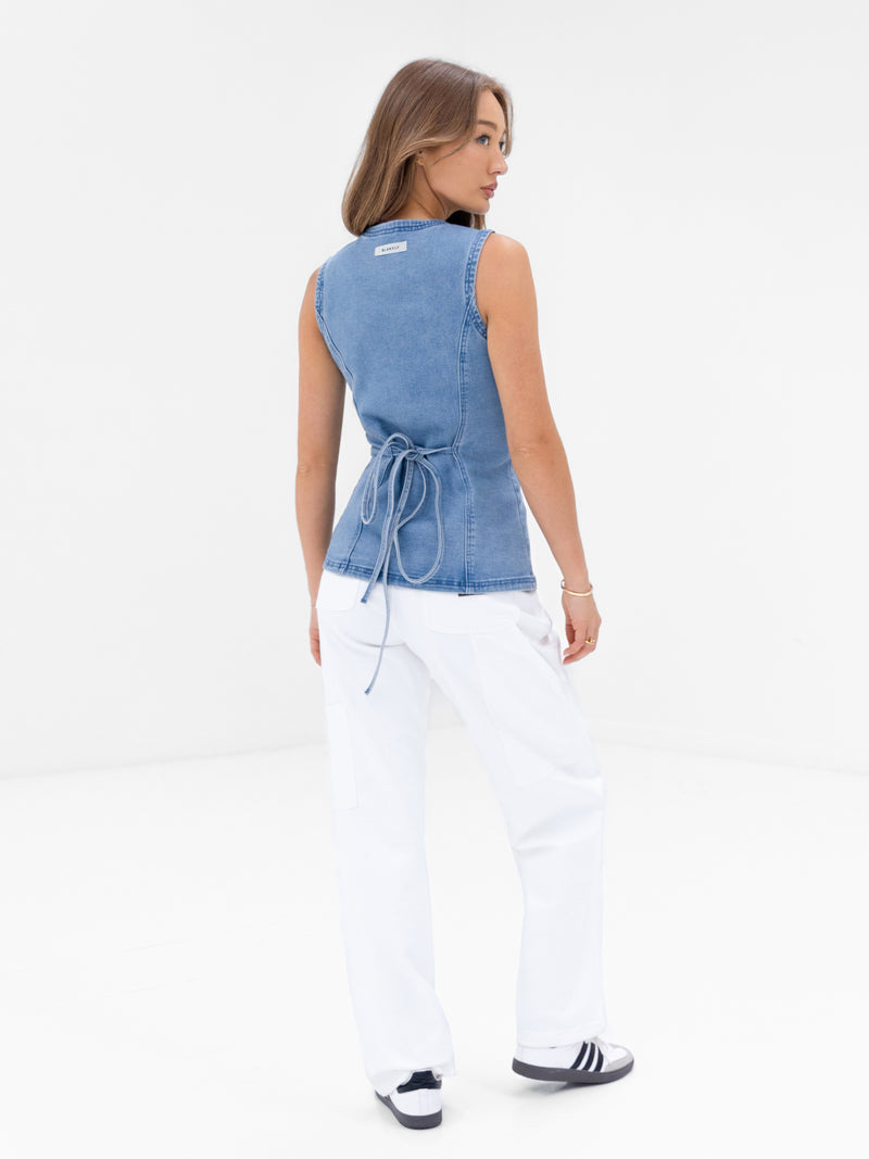Blakely Denim Button Up Top - Lichtblauw