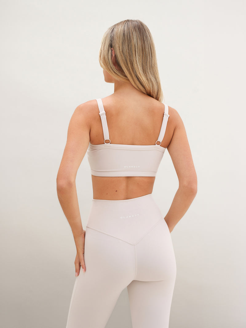 Ultimate Sports Bra - Sanftes Taupe