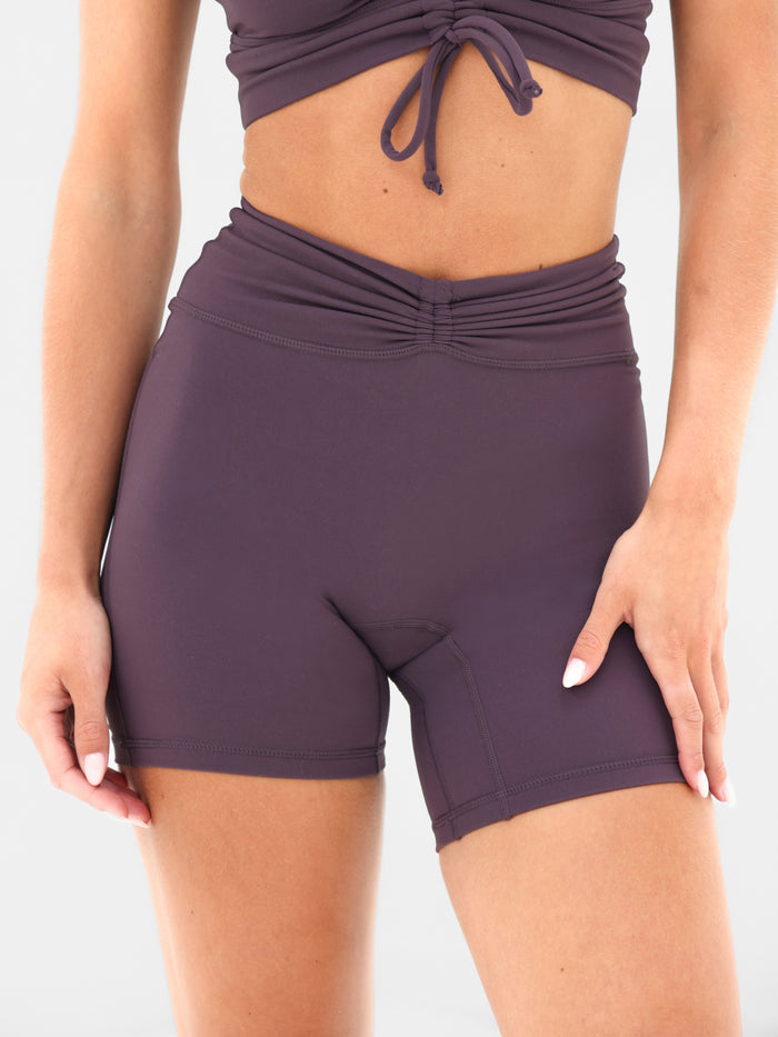 Ultimate Ruched Shorts - Mitternachtspflaume