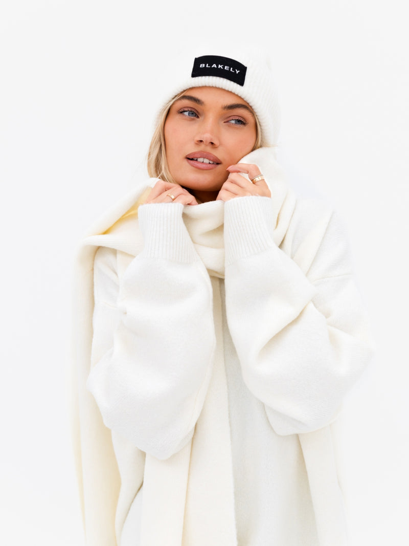 Label Knitted Scarf - Creme