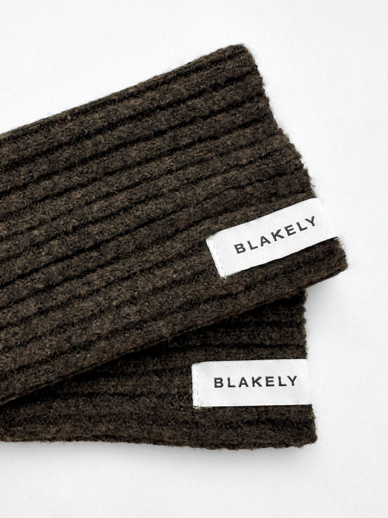Label Knitted Wrist Warmers - Schokoladenbraun