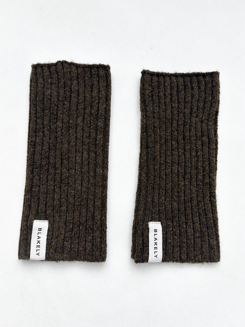 Label Knitted Wrist Warmers - Schokoladenbraun
