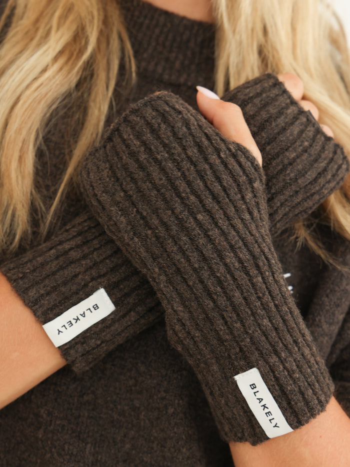 Label Knitted Wrist Warmers - Brun chocolat