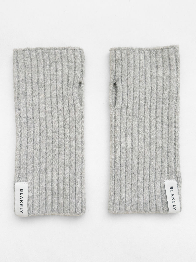 Label Knitted Wrist Warmers - Mergelgrau