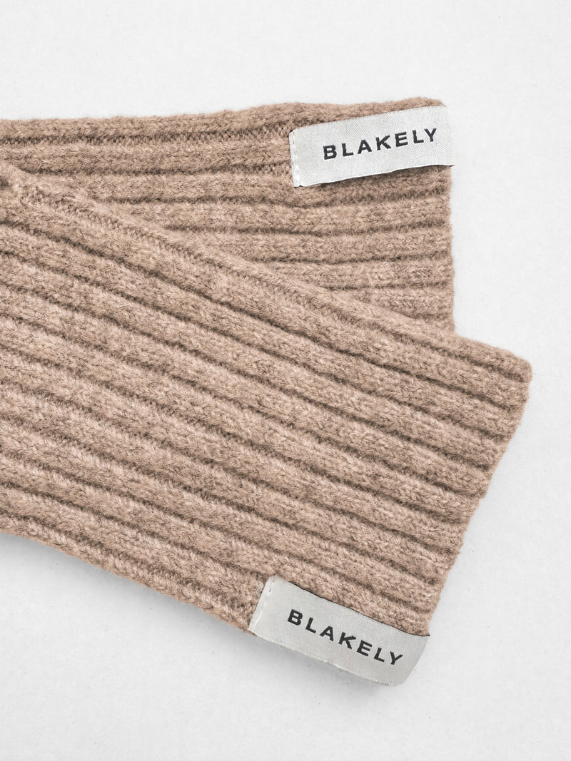 Label Knitted Wrist Warmers - Sanftes Braun