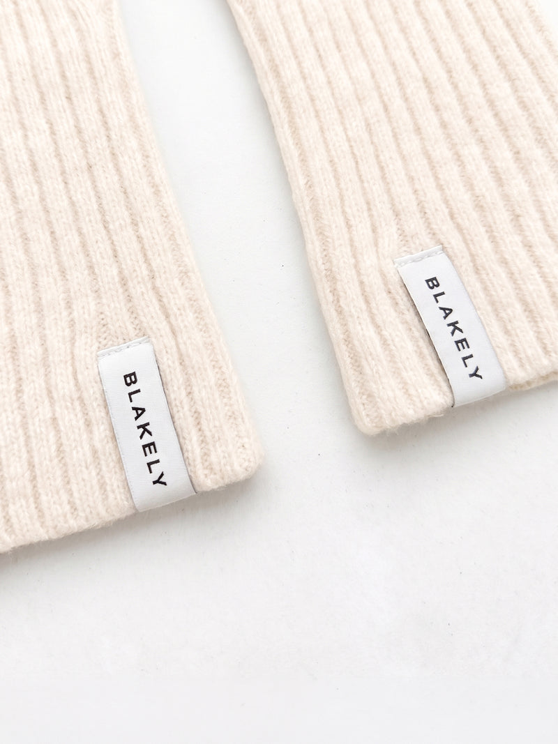 Label Knitted Wrist Warmers - Vanille