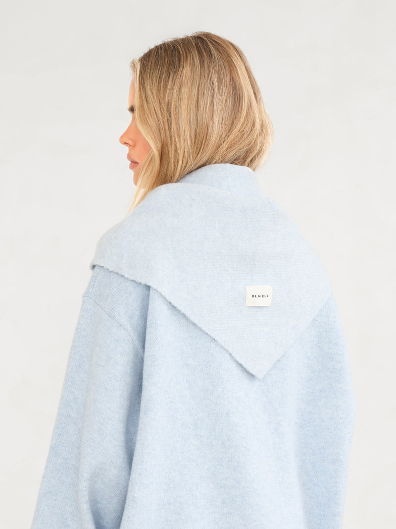 Label Knitted Triangle Scarf - Bleu bébé