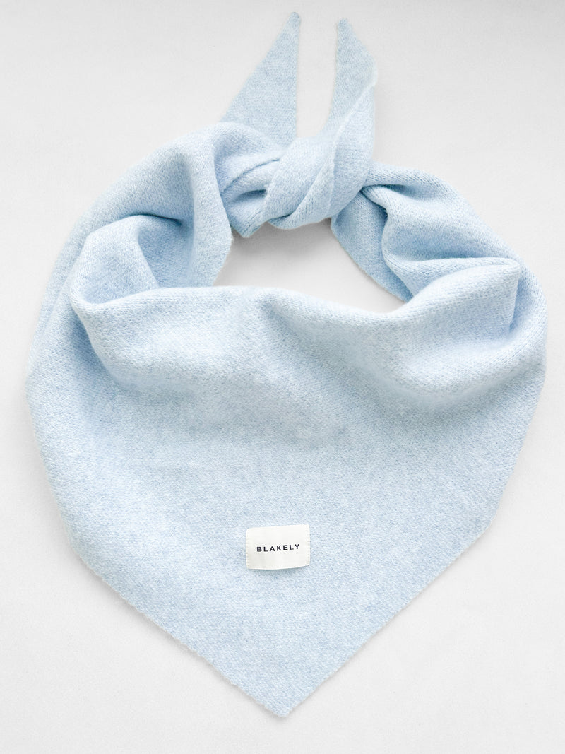 Label Knitted Triangle Scarf - Bleu bébé
