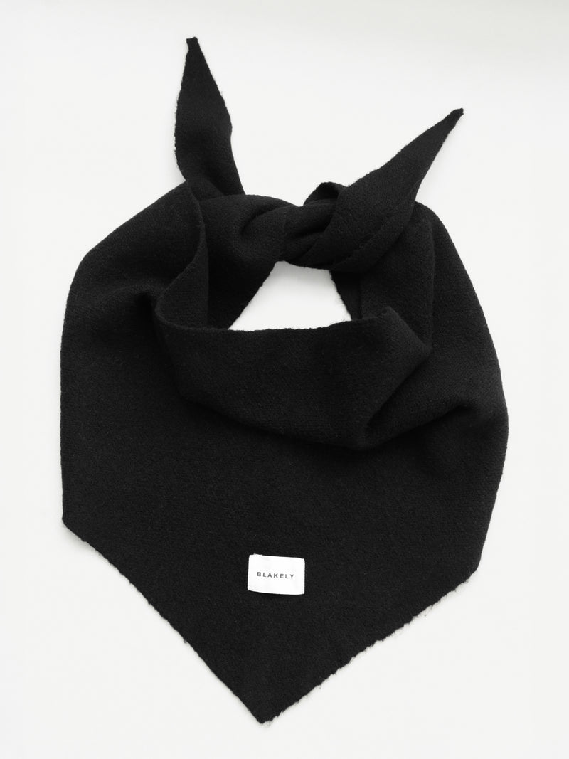Label Knitted Triangle Scarf - Zwart