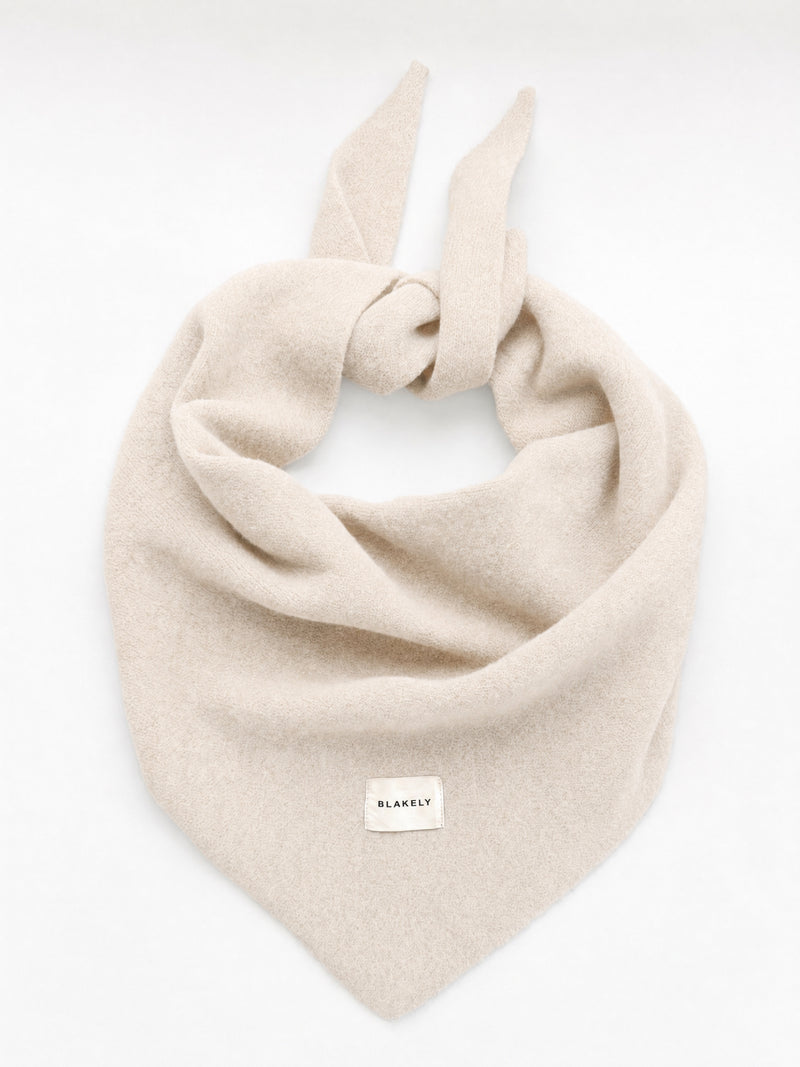 Label Knitted Triangle Scarf - Vanille