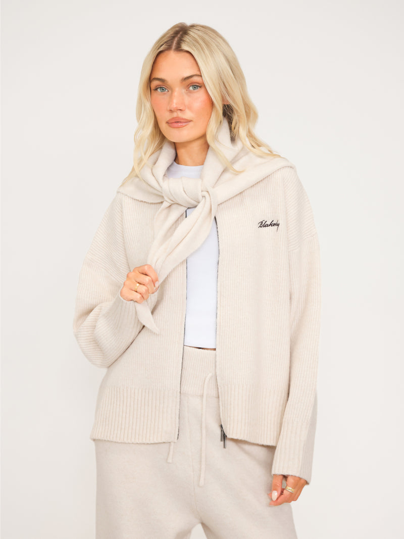 Label Knitted Triangle Scarf - Vanille