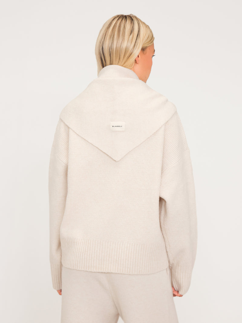 Label Knitted Triangle Scarf - Vanille