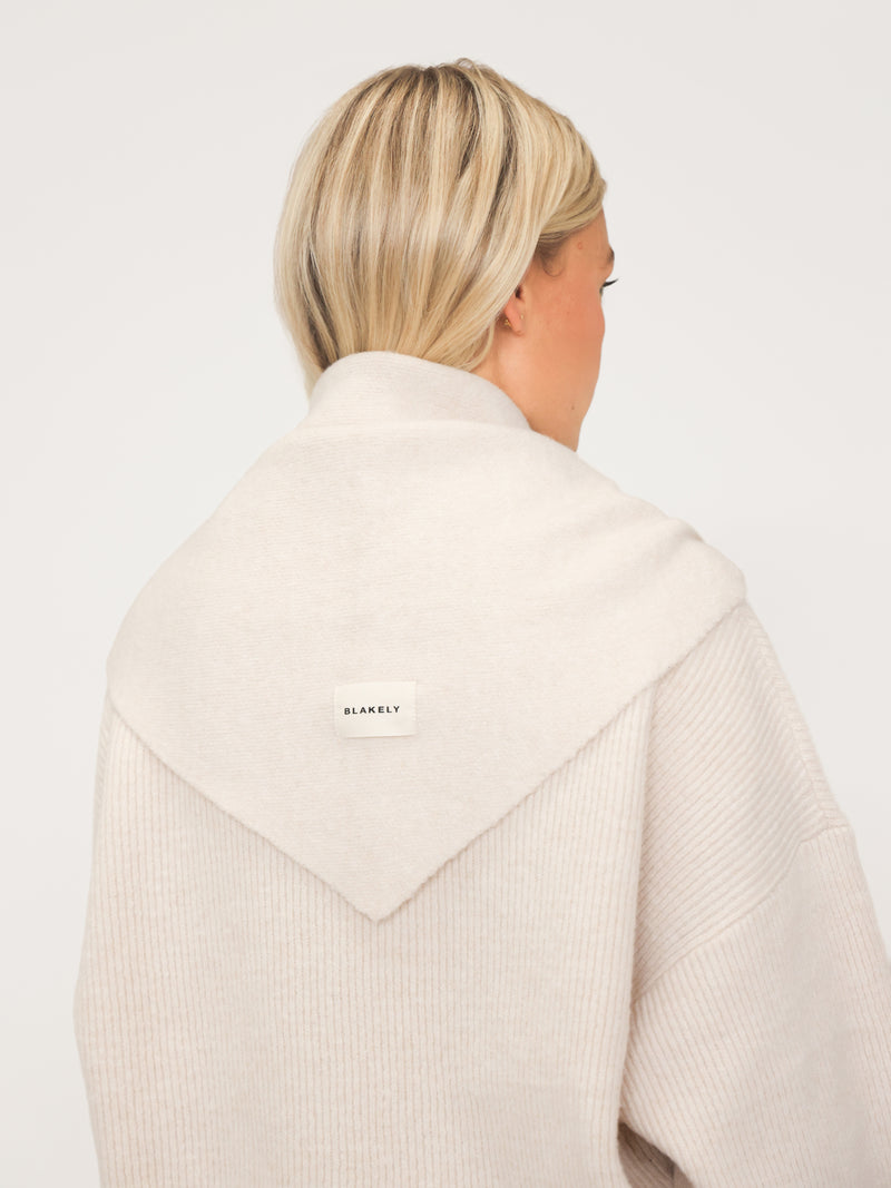 Label Knitted Triangle Scarf - Vanille