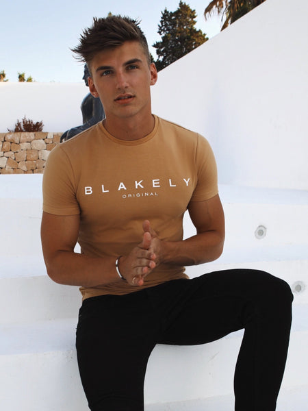 【BLAKELY】GOLD ロゴ入り Tシャツ 3色 Buy Blakely Gold Axson Mens T-Shirt | Free standard delivery